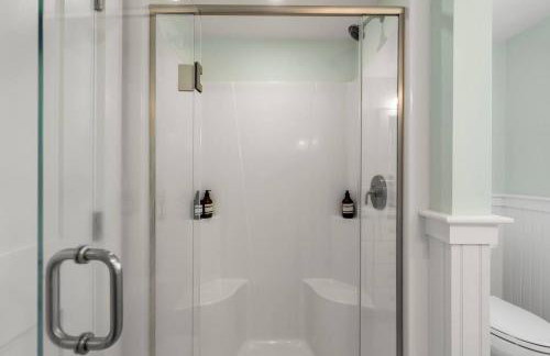 Dog Friendly 2BR Home Walk to Beach+Bearskin Neck - Foto 32