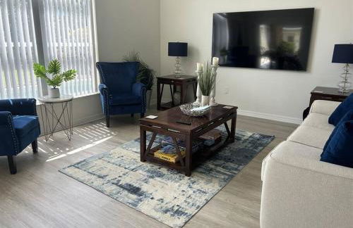 580 - Stunning Renovated Home with Large East Facing Pool Deck Overlooking Preservation Area and Games Room - Foto 33