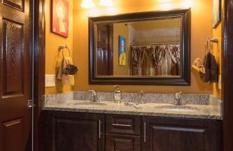 Lakefront Mansion on 10 Acres - Sleeps 15-45 - Foto 25