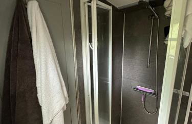 BrightOwl Waterside Narrowboat Cottage Experience - Foto 6