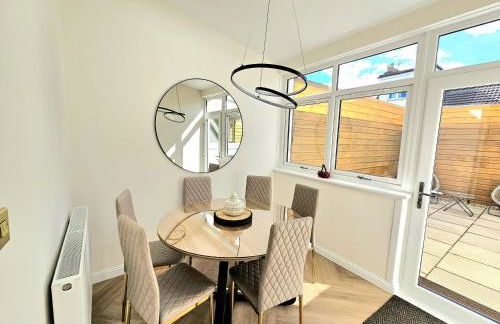 Newly Renovated Gem - Free Parking & Modern Comfort - Foto 47