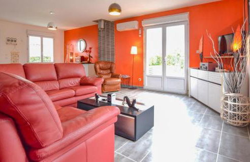 Beautiful Home In Auberville With Wifi - Photo 5