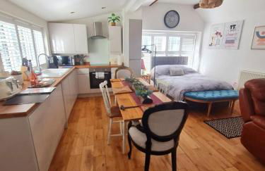 Stylish Open Plan Guest House 400sq ft Rutland - Photo 11