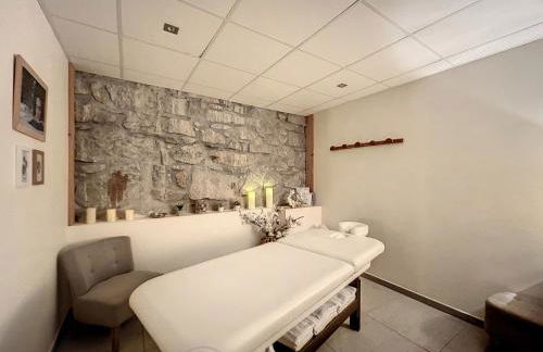 Demi-chalet de luxe avec piscine et vue Mont Blanc - FR-1-560-71 - Photo 18