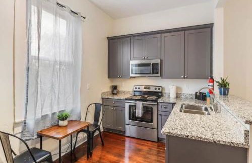 Urban 3 bedroom Local Art Filled Frenchman Oasis - Foto 4