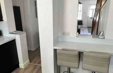Modern 2 Bed House in Rainham, Kent - Central Location - Foto 29