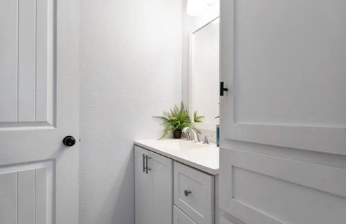 Golden Vibes Dwtn,Eado,Nrg,MedCtr,MTR,Rodeo - Photo 9