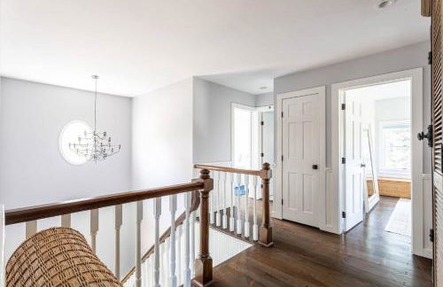 Stunning luxury Retreat I Wineries & Fall Farm Fun - Photo 60