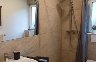 Moderne Wohnung im Grünen mit privatem Garten - Foto 15