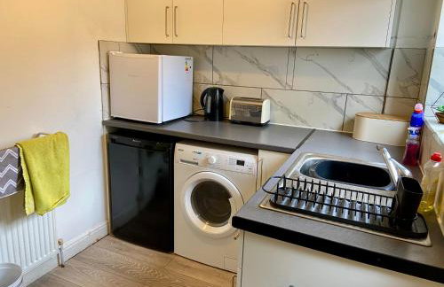 Cosy Contractors Retreat in Batley - sleeps 3 - Foto 11