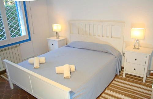 Superb Seafront Villa - Photo 15