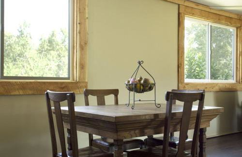 Secluded Cabin with River and Mountain Views near Columbus, Montana - Foto 3