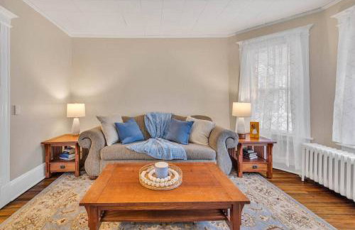 Classic West Hartford Center Apartment - Foto 7