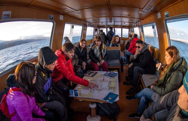 Paseo en yate por el Canal Beagle + Trekking por isla Bridges - Foto 6