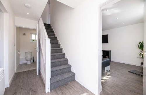 4BR New Build - Near Ferry Port - Great for Groups - Foto 31