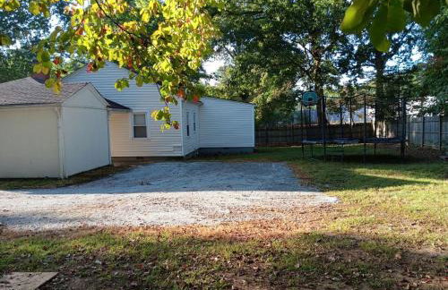 Serenity on over an acre easy access to 311 and HPU - Foto 12
