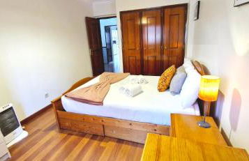 Enjoy Lisbon Cascais Sintra 1200 metres to metro blue line Sintra Rail line Free Parking - Foto 17