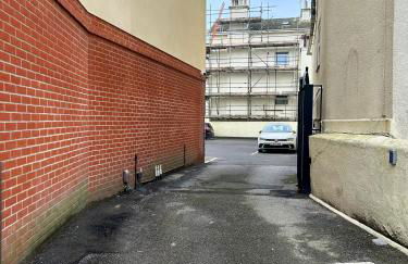 Beach from the Balcony, ensuite and private parking - Photo 39