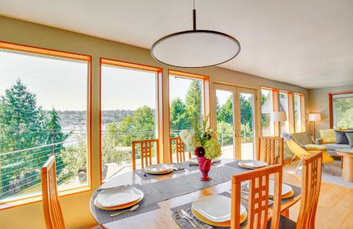 Gig Harbor Home Large Deck, Outdoor Dining Area - Foto 7