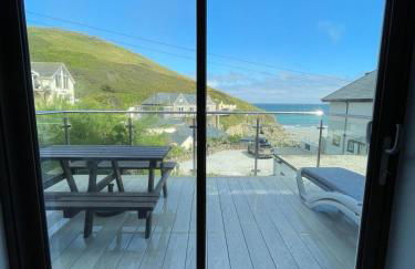 THE ANNEXE AT UPPER BEACH HOUSE - Photo 3