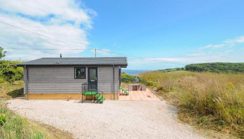 Midway Lodge - Photo 2