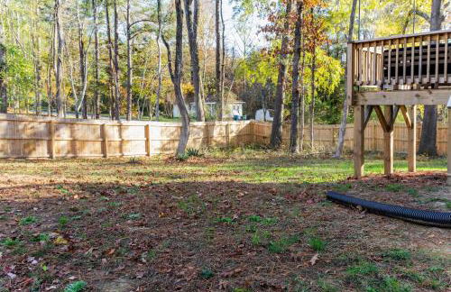 Family-Friendly 4BR with Fenced Yard & Parking - Foto 14