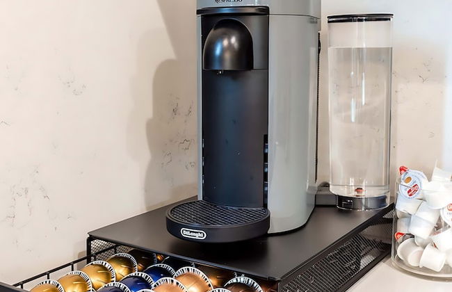 5 000 SQ FT Private 10br Compound DT 6 Min Drive - Photo 30