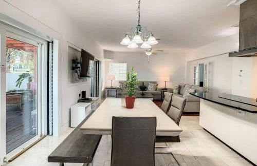 STEPS FROM THE BEACH, BEST LOCATION, 2 BDRM 2 BTH - Foto 8