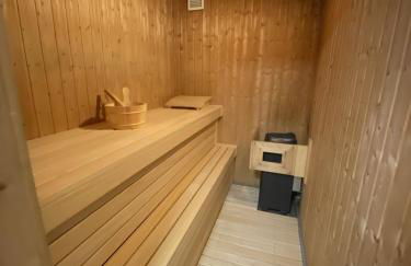 Ferienhaus Friese, direkt am See, mit hauseigenem Tretboot, hauseigener Sauna sowie Whirlpool, Kamin, eingezäuntes Grundstück, direkter nähe Kinderspieleparadies sowie Reit- und Ponyhof - Photo 16