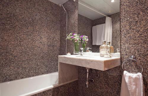 My Space Barcelona Guell Terrace Center - Photo 40