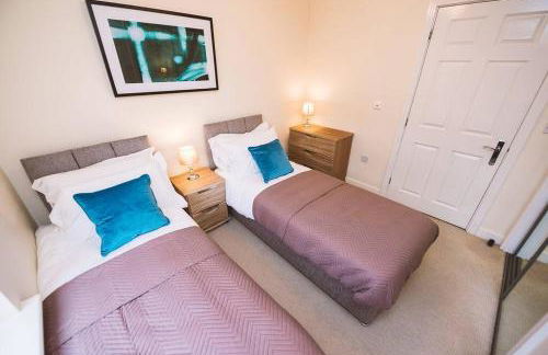 ! LARGE ! Apartment Central Leatherhead Sleeps 6! - Foto 5