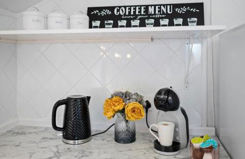 Sunny Seaside Paradise - Sleeps 5 - Photo 33