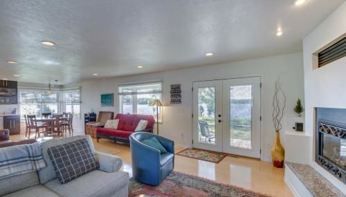 Lakefront Walker Home with Boat Dock and Lift! - Foto 4