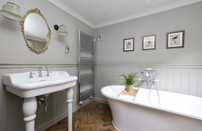 JOIVY Exceptional Cottage W/ Stunning Country Views - Photo 41