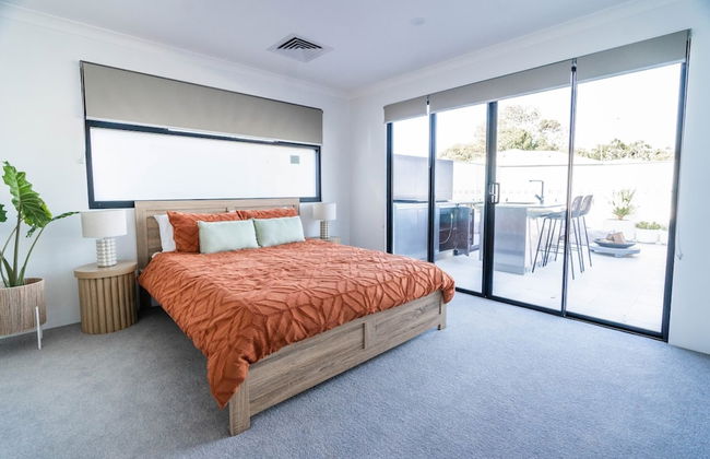 Beautiful 4BR Family Home With Patio and Parking! - Foto 9