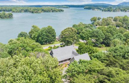 Lake Lookout - Private Home with lake views & Game room - Foto 34