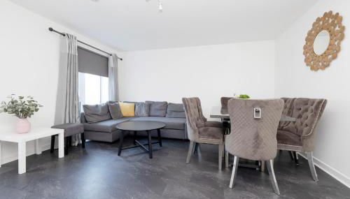 Stylish 3BR Home with Garden & Free Parking - Near O2 Academy & City Centre - Foto 1