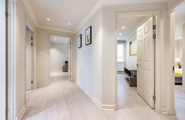 Beautiful 3-bed in the Heart of London With Parking-hosted by Sweetstay - Photo 21