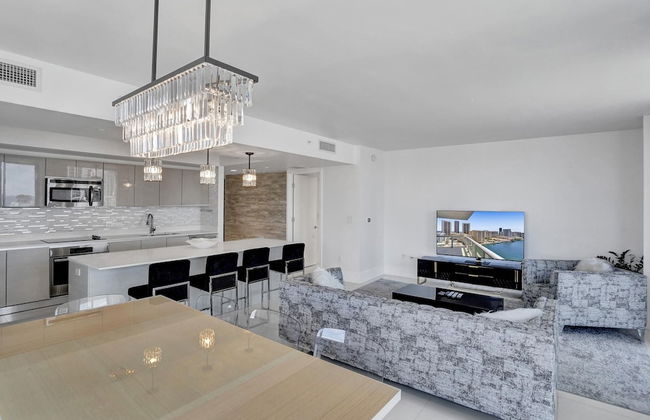 Luxury Condo at Beach Walk Resort - Foto 15