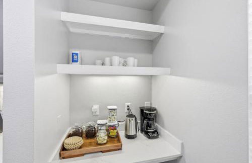 Chick modern Haven Elegant stay with modern views - Photo 5