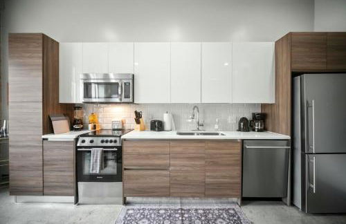 Stunning Downtown Apartment with Pool, Laundry, Parking - Foto 6