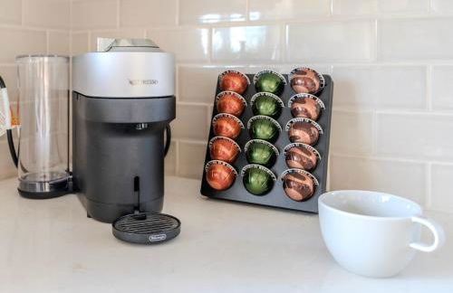 Lakefront Villa with 180 degree view private dock and boats - Foto 33