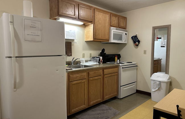 Cozy Downtown Apartment TV Walk Everywhere - Photo 12