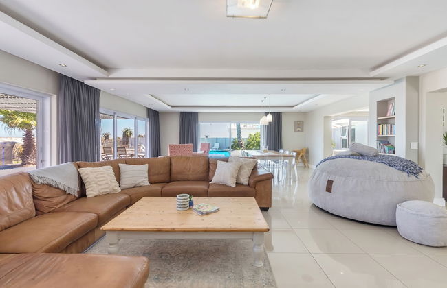 Beachfront, Private Pool, Pizza Oven, Pool Table, Fast Internet, Family Friendly - Photo 18