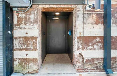 Theatre Retreat 2 Bedroom Loft - 1 Blk from Theatres - Foto 34