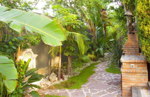 Villa de Lujo con Jardines y Piscina - Foto 48