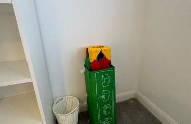 #53 Stylish 4 Bed Home 2 Full 1 Half Bath Free Parking - Foto 38