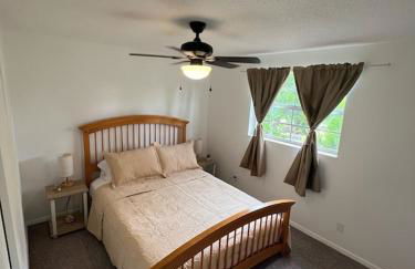 House of Shells, beautiful garden, fenced yard, dog friendly, fire pit! - Foto 14