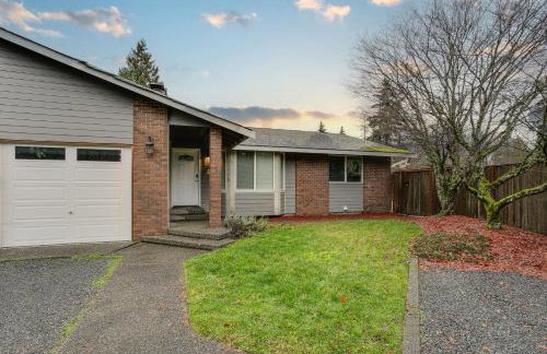 Modern Puyallup Townhome with Backyard and Fireplace - Foto 22