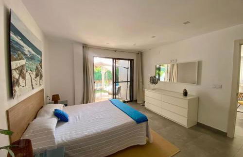 Mediterranean Villa - Private Pool , Garden & BBQ - Photo 20